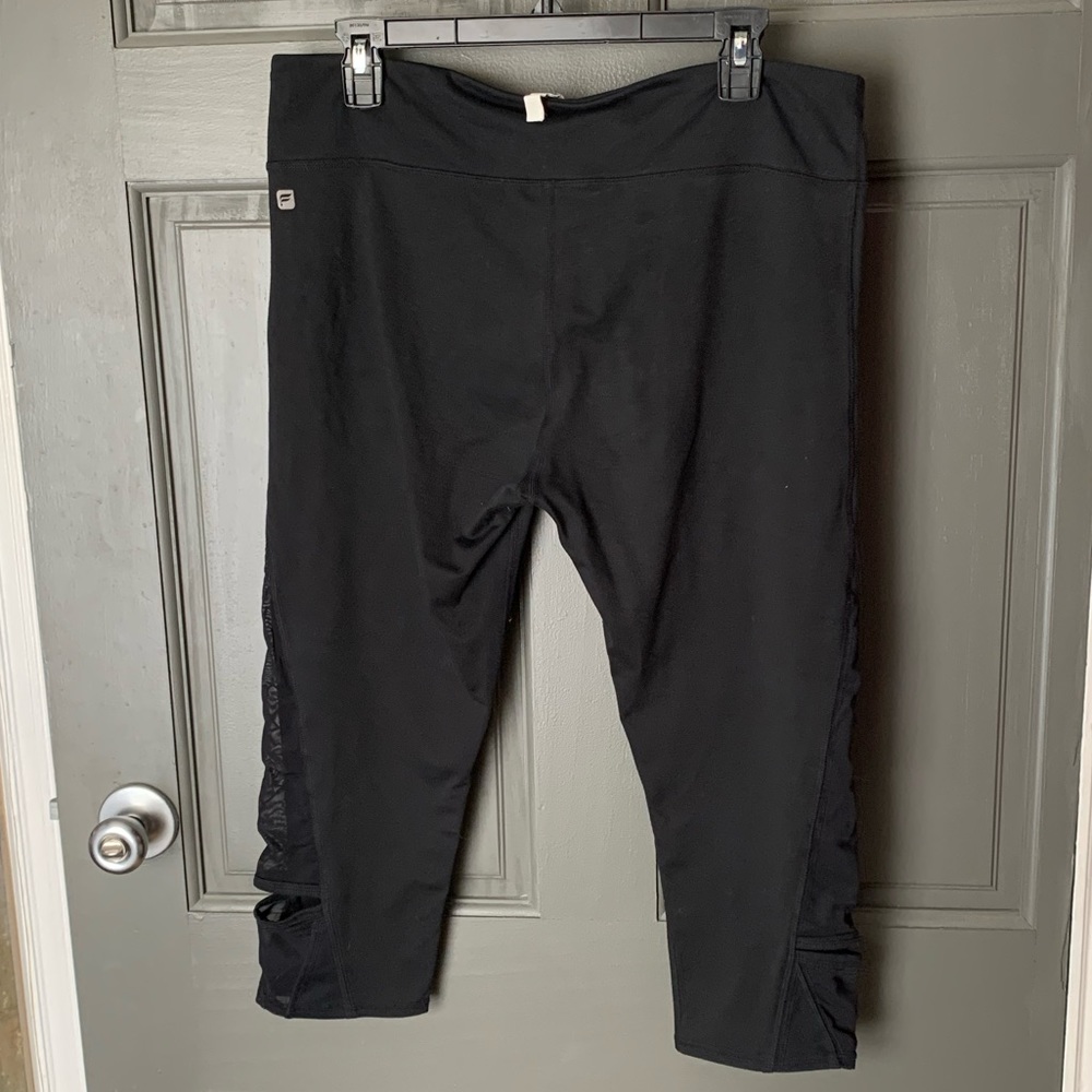 Black cropped fabletics leggings